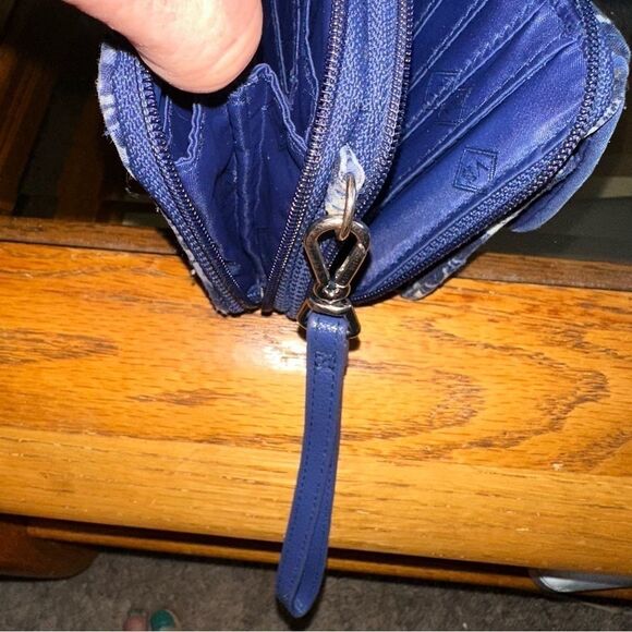 Vera Bradley quilted wristlet RFID wallet/phone - Picture 5 of 6